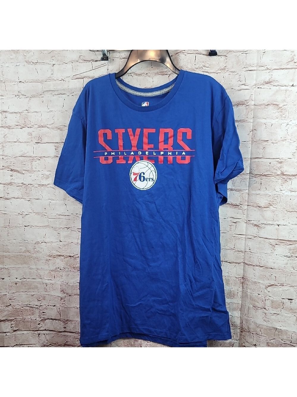 Philadelphia 76ers tee shirt men's XXL good condition